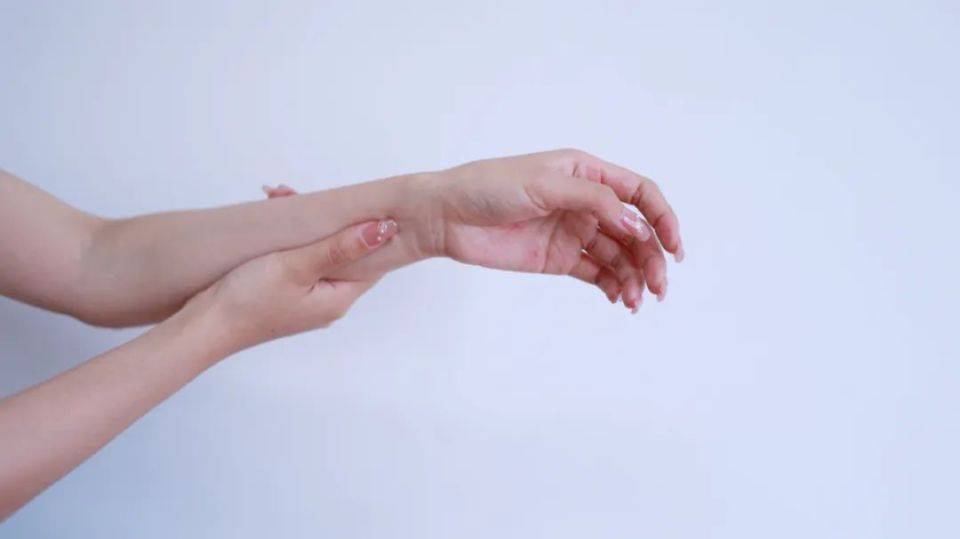 血栓藏于体内，手脚先知！这些异常一出现，血管或已危机四伏