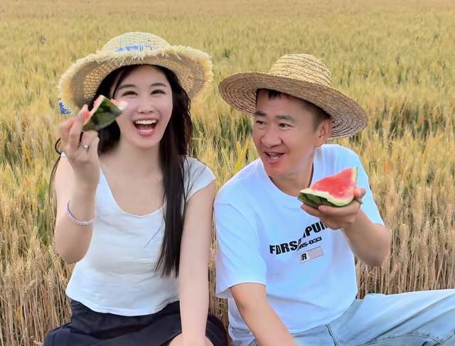 原创            李嘉明小18岁娇妻官宣暂时退网！要重新审视生活，留言曝光内情