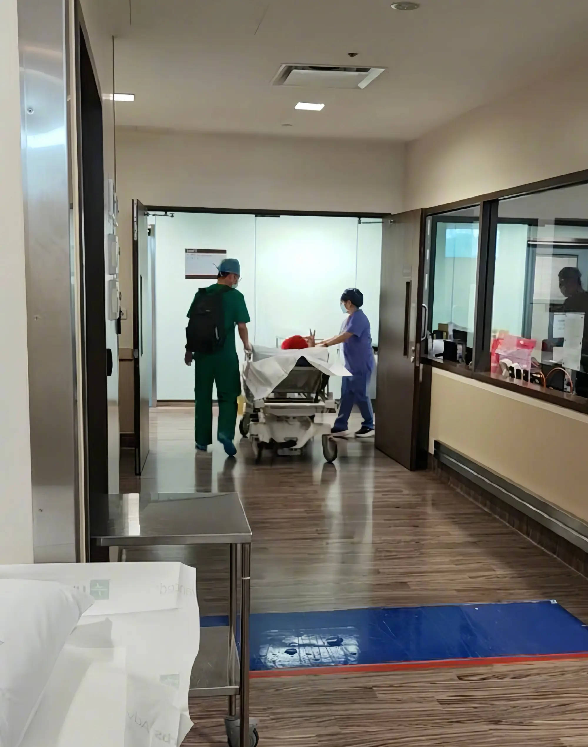 62岁李连杰发文报平安：硬件出了点问题，返厂维修一下