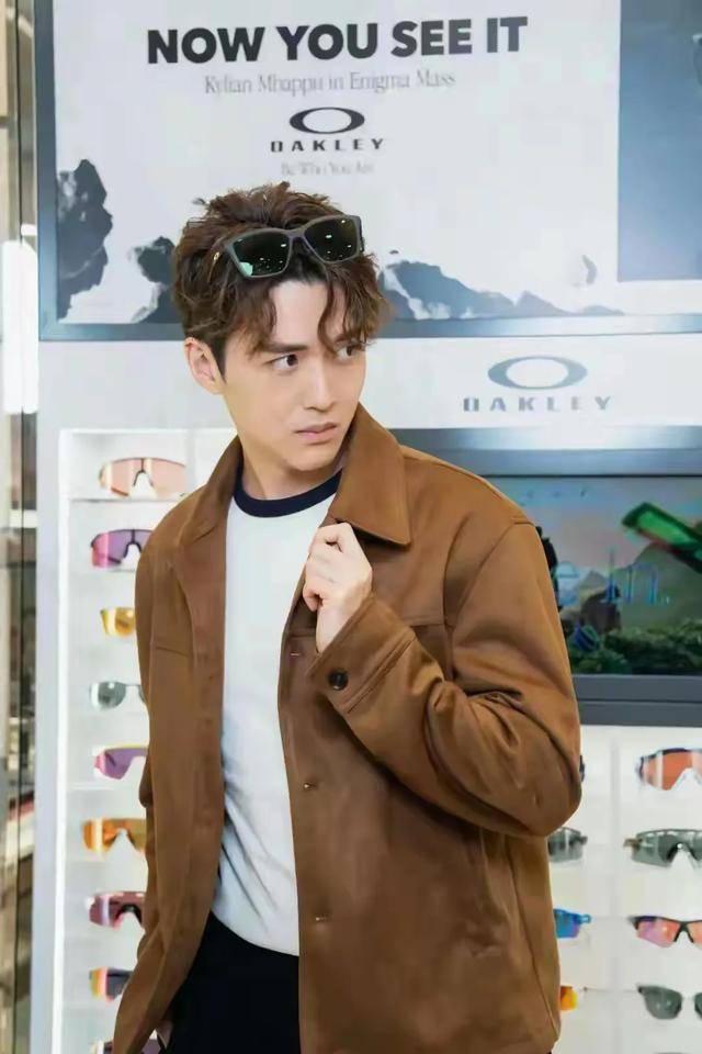 TVB“星三代”靠实力出圈，感谢前辈怀念奶奶，回避绯闻女友问题