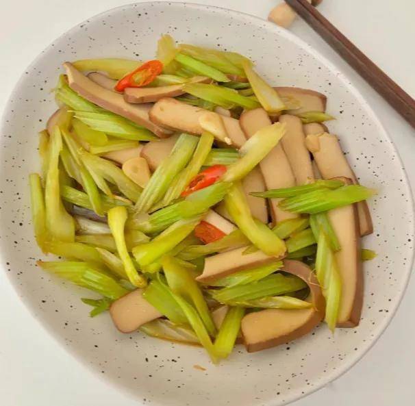 原创            “睡眠不好，多半是肝火旺”，多吃这3种青菜，降肝火、助睡眠