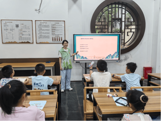 重庆举行垃圾分类主题绘画宣讲活动