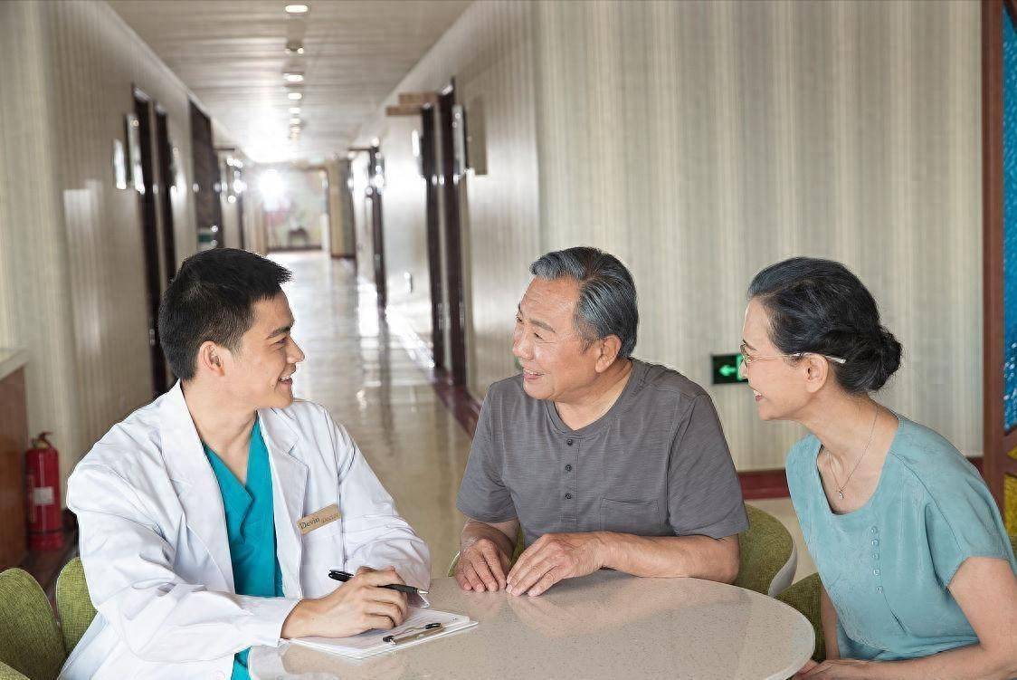 大蒜是糖尿病“发物”？医生劝告：不想胰岛受损，尽量别吃这5物