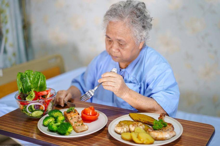 原创            冠心病不能吃红薯？医生苦劝：不想心梗，少吃这4种食物！