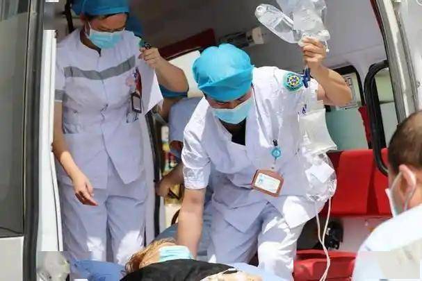 多名医生呼吁：慢性肾病是进行性疾病，不能只治肾，还要控制3点