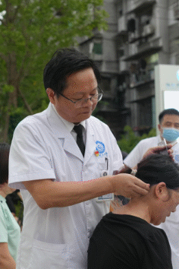 口袋里的“小物件”|口袋里的“兵器”：一位康复医生的银针战场