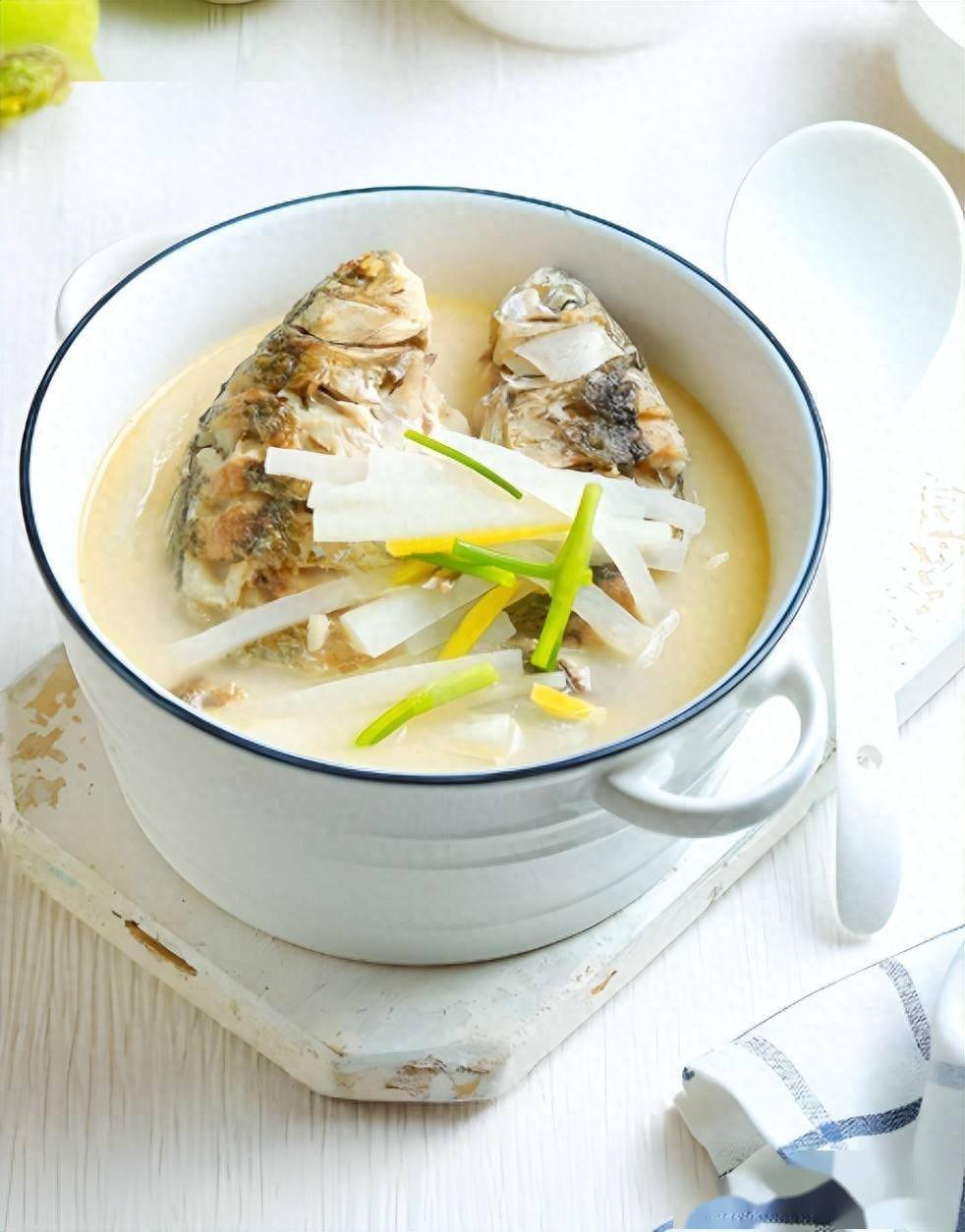 三伏遇上立秋，鸡汤鱼汤不如多喝这3碗汤，补气补水，滋养润燥