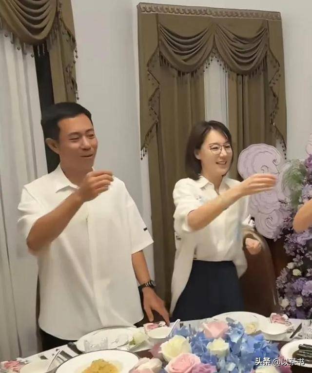 原创            央视美女主持王冠老公正脸曝光！圈外人有钱小帅，身份果然不一般