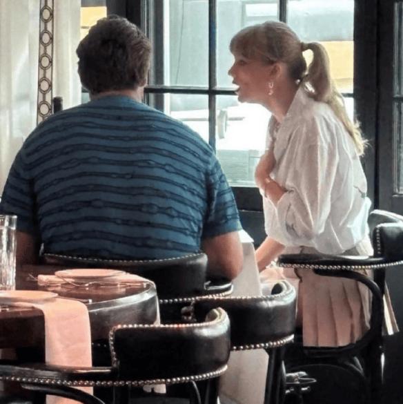 霉霉和男友看房被拍 两人要共筑爱巢？