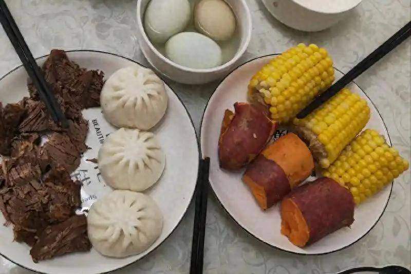 医生再次强调：每天不吃早餐的人，可能要面对这4种慢性疾病！