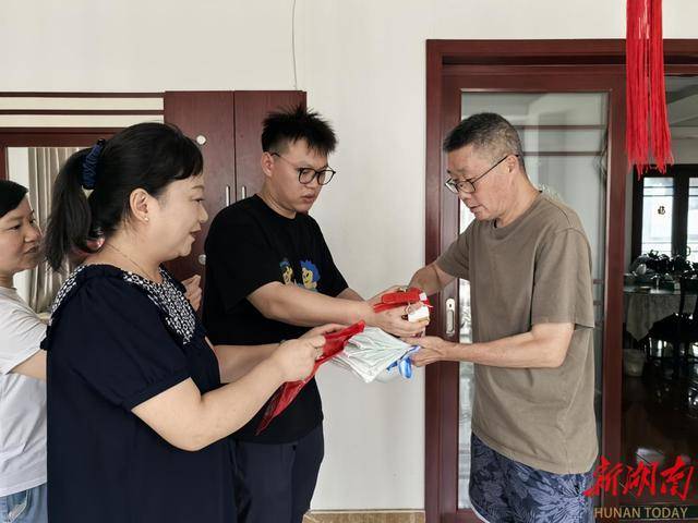 长沙银谷国际社区：免费发放消防礼包，为高龄老人筑牢安全防线