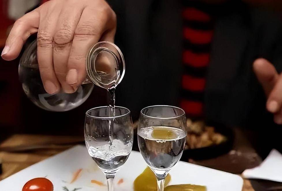 原创            年过40岁，要改掉“反向喝酒”的毛病，什么是反向喝酒？建议了解