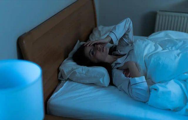 晚上不吃饭会更健康？医生提醒：年过五十，晚餐要遵循这3个原则