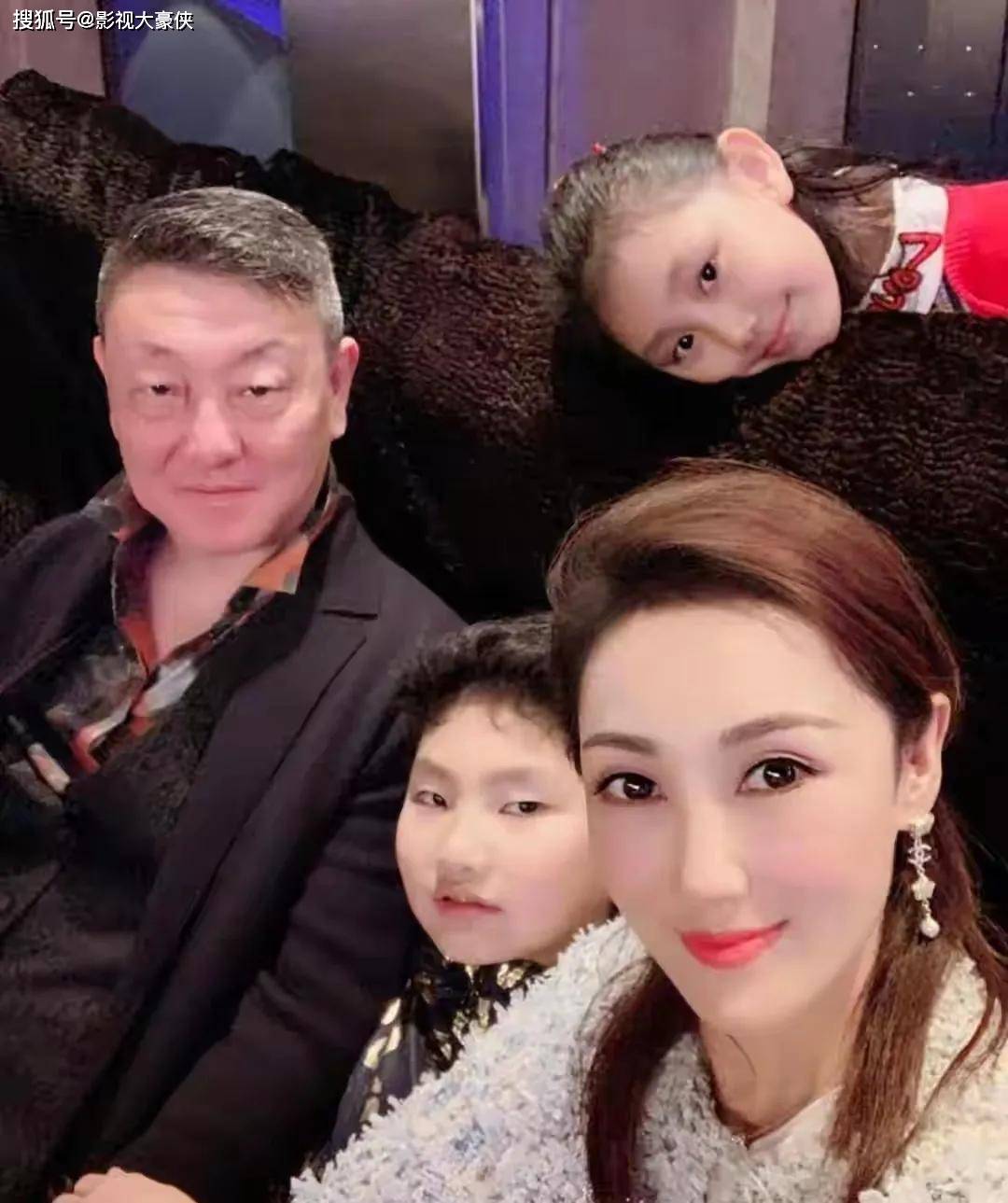 原创            韩磊老婆疑似连麦白瑞称抓到的小三就7个，男方不给家钱还玩失踪