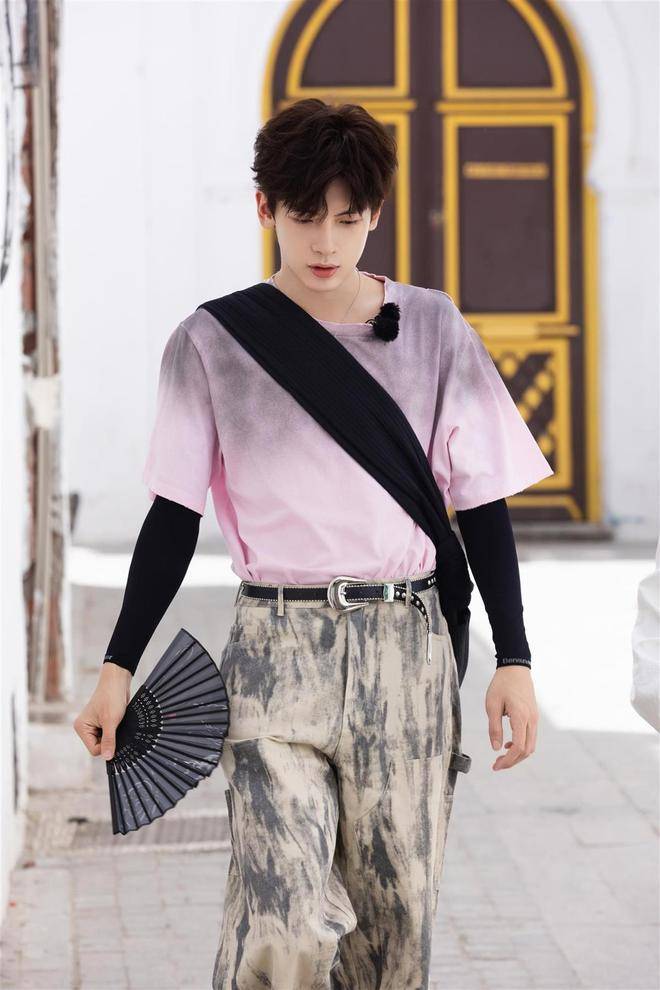 原创            姜妍遭遇意外，丁禹兮创造尖叫治疗法，《中餐厅》最新一期挑战升级