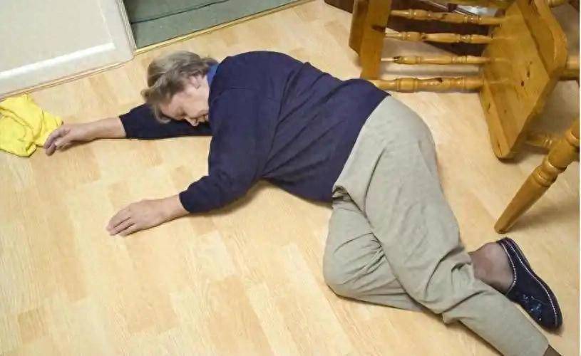 69岁大妈心脏骤停去世，医生遗憾指出：长期吃他汀犯了3个禁忌