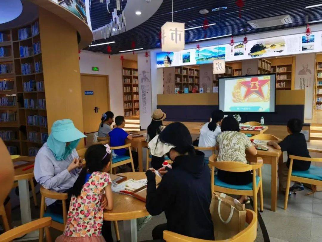 温图活动报道丨南塘街书房开展建军节竹编非遗体验活动 致敬“最可爱的人”