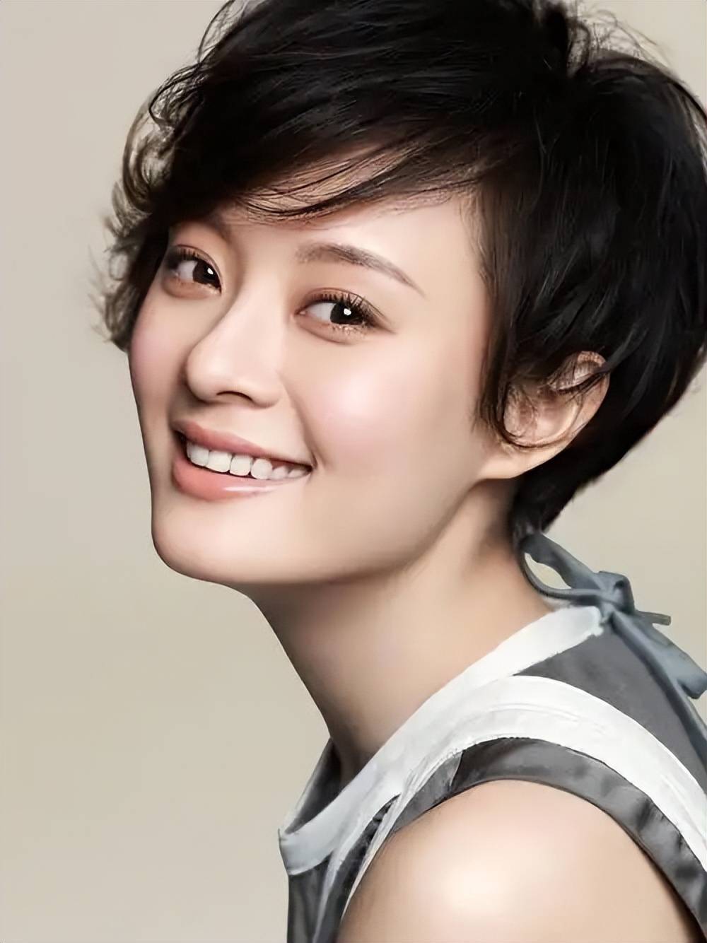 孙俪自曝制作多本家庭相册：让孩子带着更多的快乐和温暖入睡