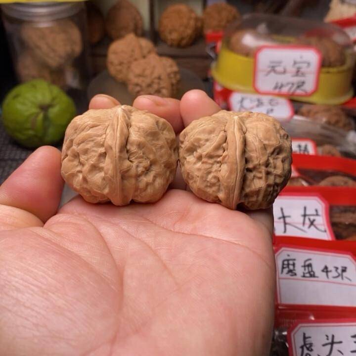 掌中乾坤：文玩核桃里的时光美学与养生智慧