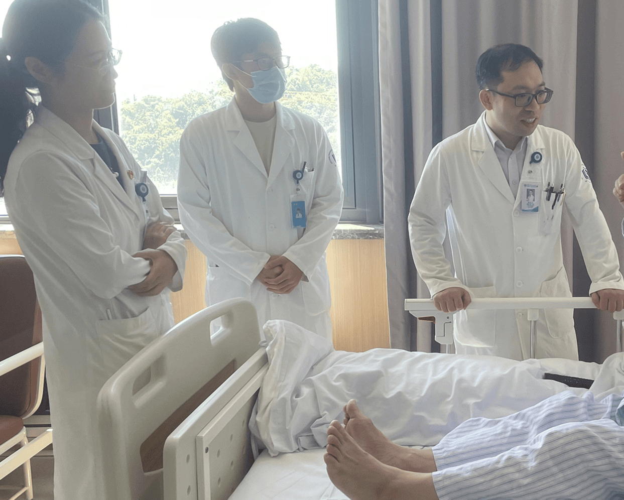 惊险，小伙以为中暑却是凶险脑炎，竟与很多人超爱的事有关