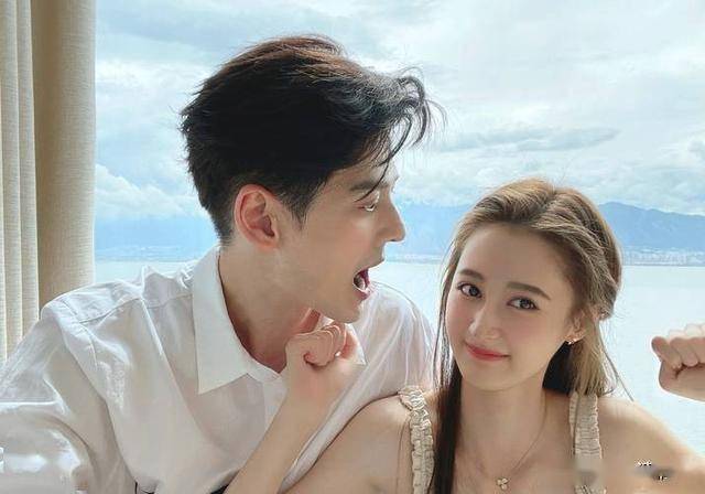 一个男人对你有好感，他会给你这4个“暗示”，别再错失机会了！