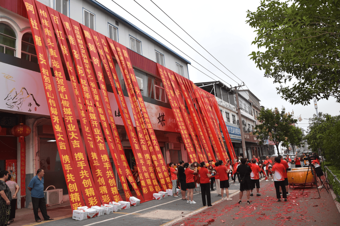 泽山传媒闪耀洛宁，开业之际携手众企，打造文玩行业新活力