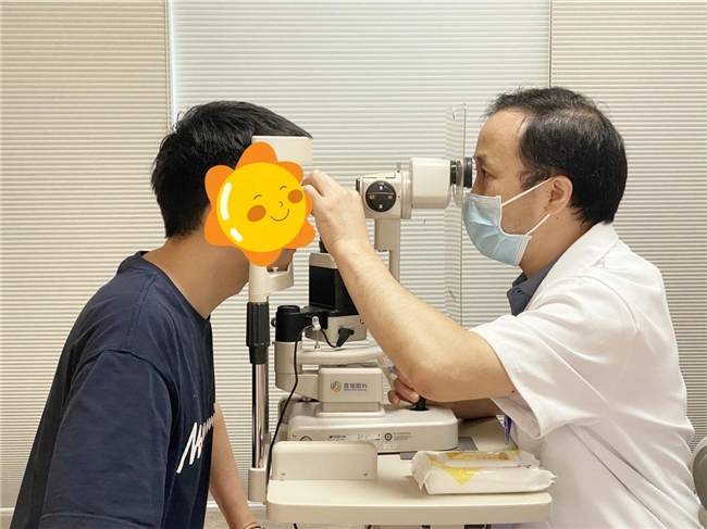 湖北普瑞眼科医院助圆锥角膜术后青年重启“晴”彩人生