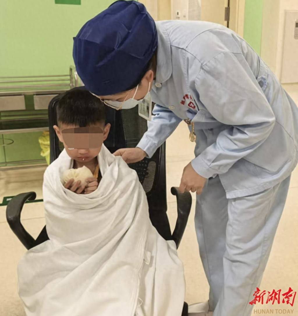 雨幕下的生命守护：湘雅常德医院急诊科急救背后的暖流