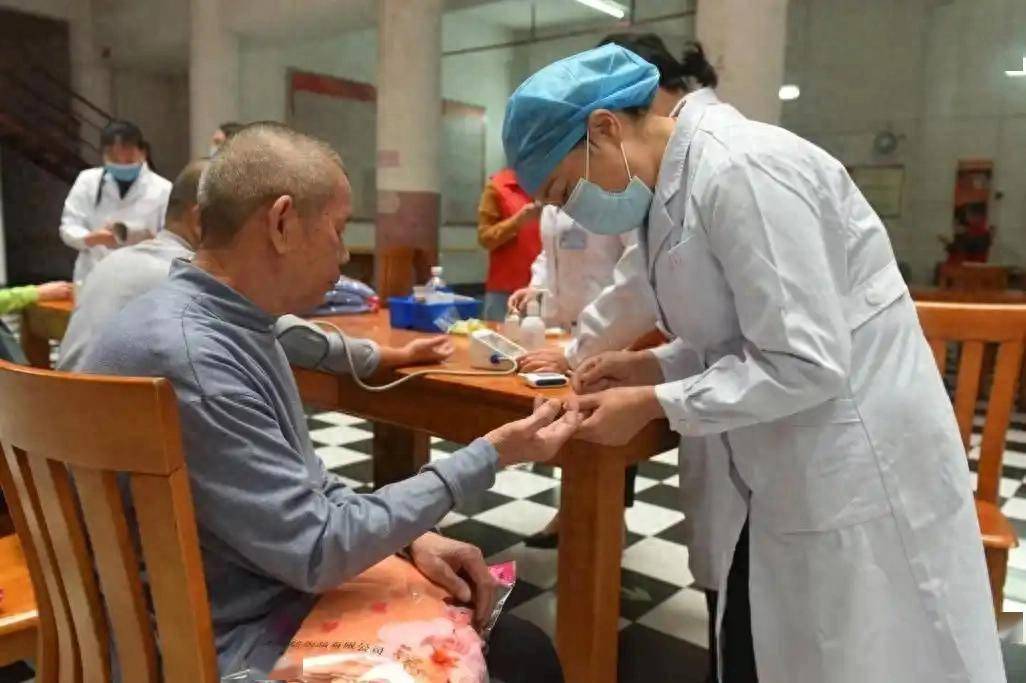 越来越多的人患上糖尿病！医生劝告：罪魁祸首已揪出，这4物少吃