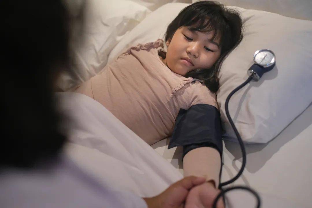 6岁女孩血压飙升，降压药不管用，竟是血管差点堵了！