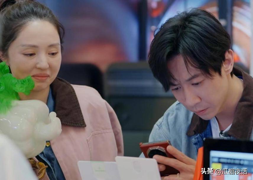 原创            43岁金莎和24岁孙丞潇那里，有人喊话董璇：看弟弟和老光棍的区别