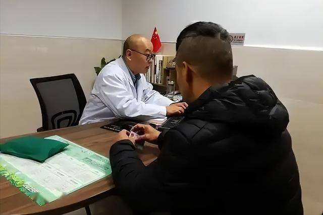 人不会无故患上肝囊肿？医生提醒：患上肝囊肿，背后有4点原因