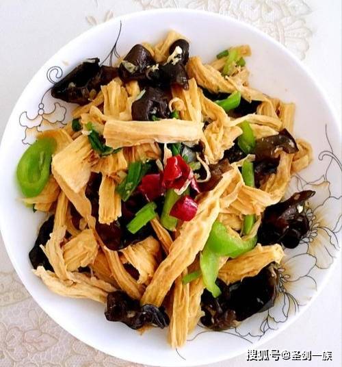 入伏后，女人要备好这8样，祛湿补血，每天吃点，安康度过40天