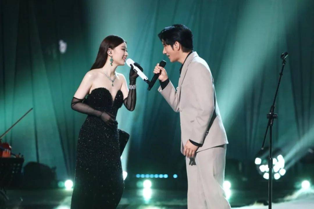 原创            在欢呼与喧嚣声中，我们看到《歌手2025》真正的魅力所在