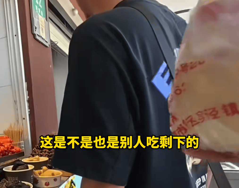 “我吃的是不是别人剩的？”上海一顾客质疑餐馆剩饭重炒，当地市监回应