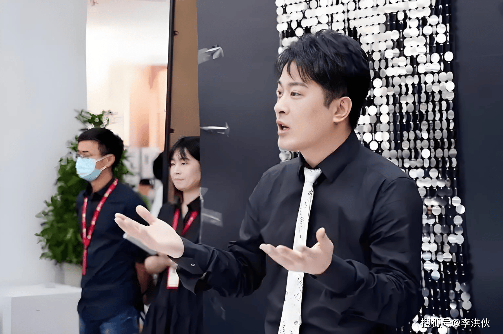 原创            辛巴直播宣布退圈，自曝“肺废了”，翻车多次岂能“一退了之”？