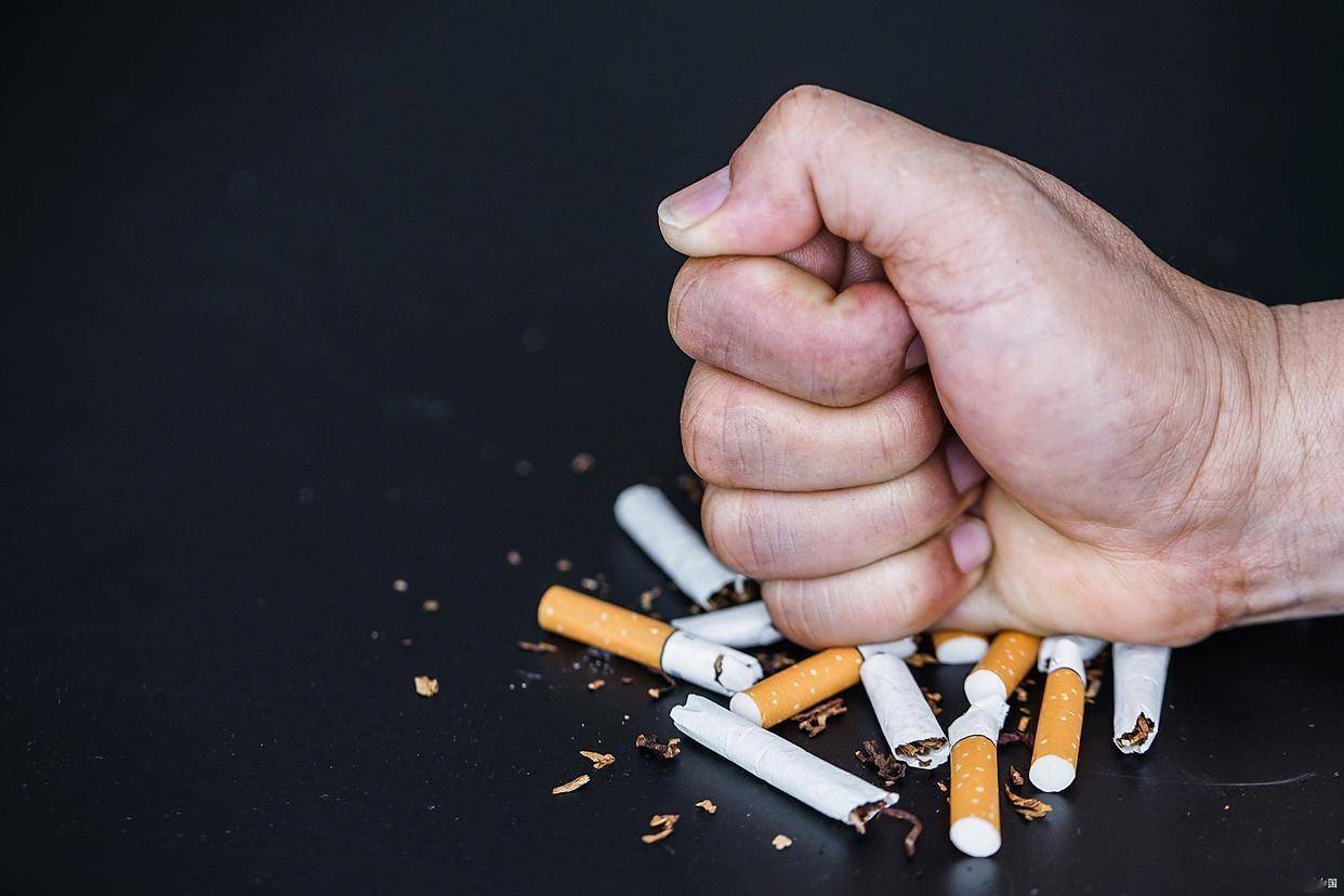医生不会说的大实话：戒烟最好的时机是十年前，其次是确诊时！