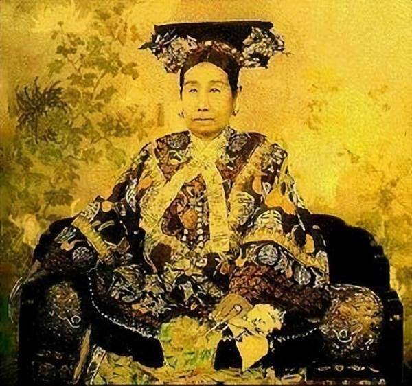 原创            此人是慈禧后人，清朝灭亡后，为了活命改名换姓，还烧毁家传宝物