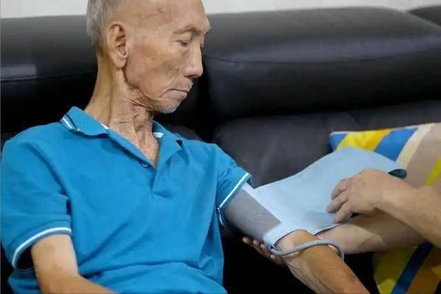 医生发现：一旦患上了高血压，这4事就不要做了，可别自己害自己