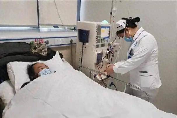 肾衰去世的人越来越多？医生苦劝：天热宁可打牌，也别做这4件事