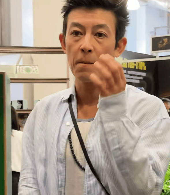 原创            陈冠希参加活动状态差，皮肉下垂皱纹明显，网友感叹不如谢霆锋