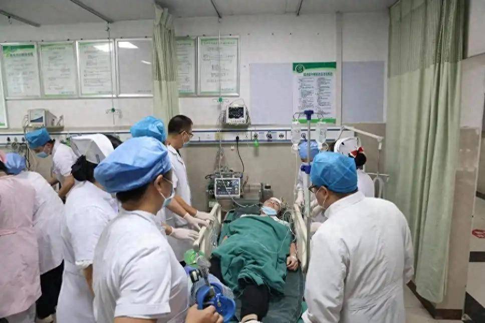 60岁老人猝死，生前每天雷打不动吃降压药，医生叹息：犯了3个错