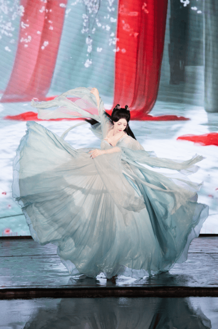 把意境美搬进直播间：古风团播卷出新高度