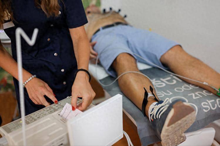 男子查出前列腺增生，崩溃回忆：早期不是尿频，而是身上5种异常