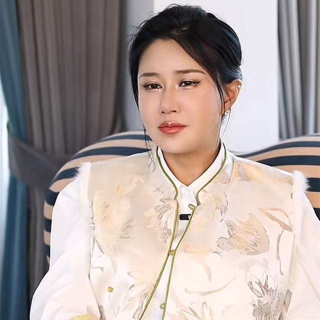 原创            又一明星去香港待产！嫁山东汉子被宠成公主，怀孕5个月从不做饭