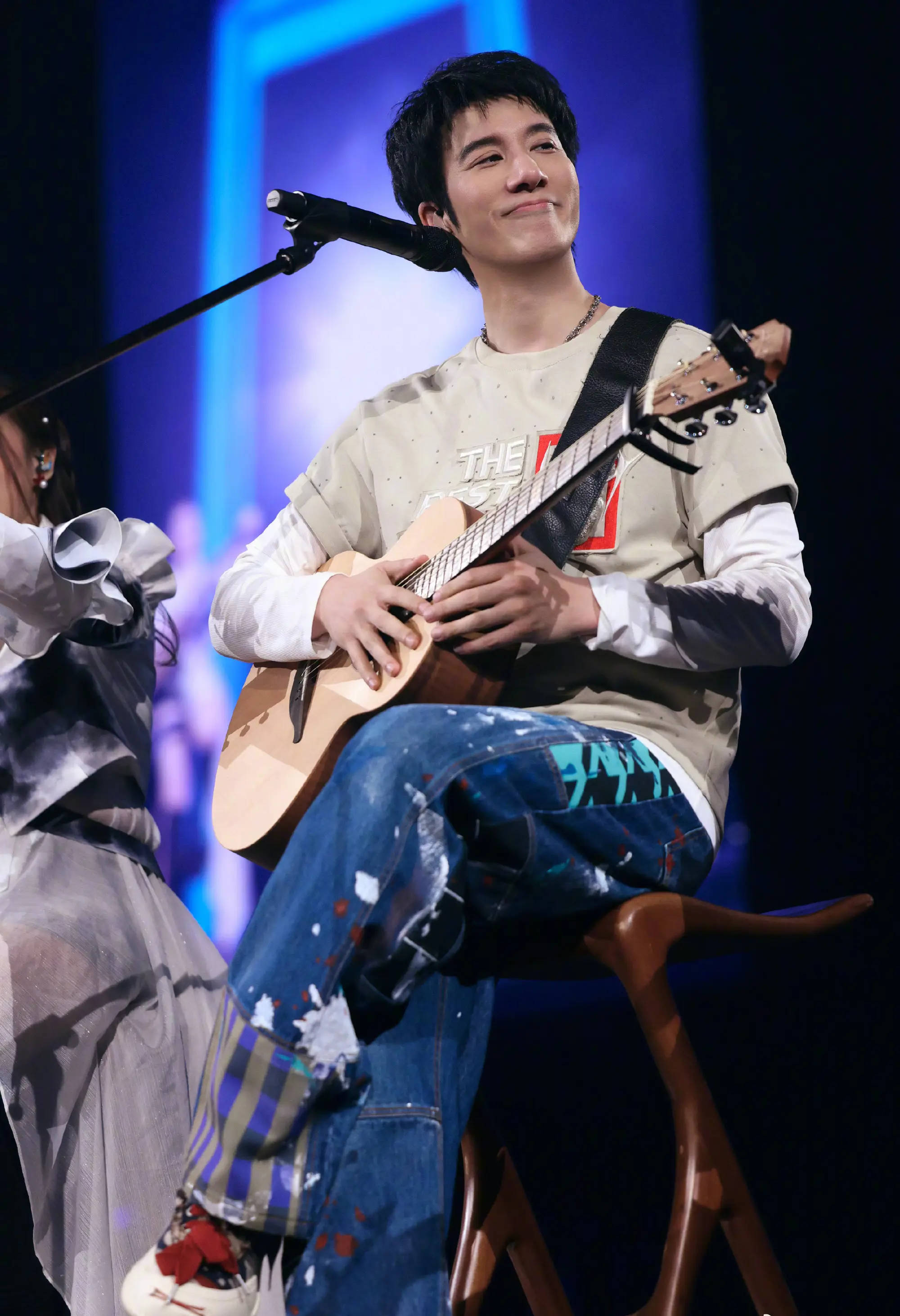 王力宏方否认新恋情！称与王妈妈亲密跳舞的美女并非其女友