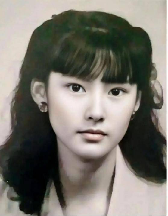 TVB老戏骨近照令人唏嘘，被指比70岁姐姐更老，打包剩酒让人心酸