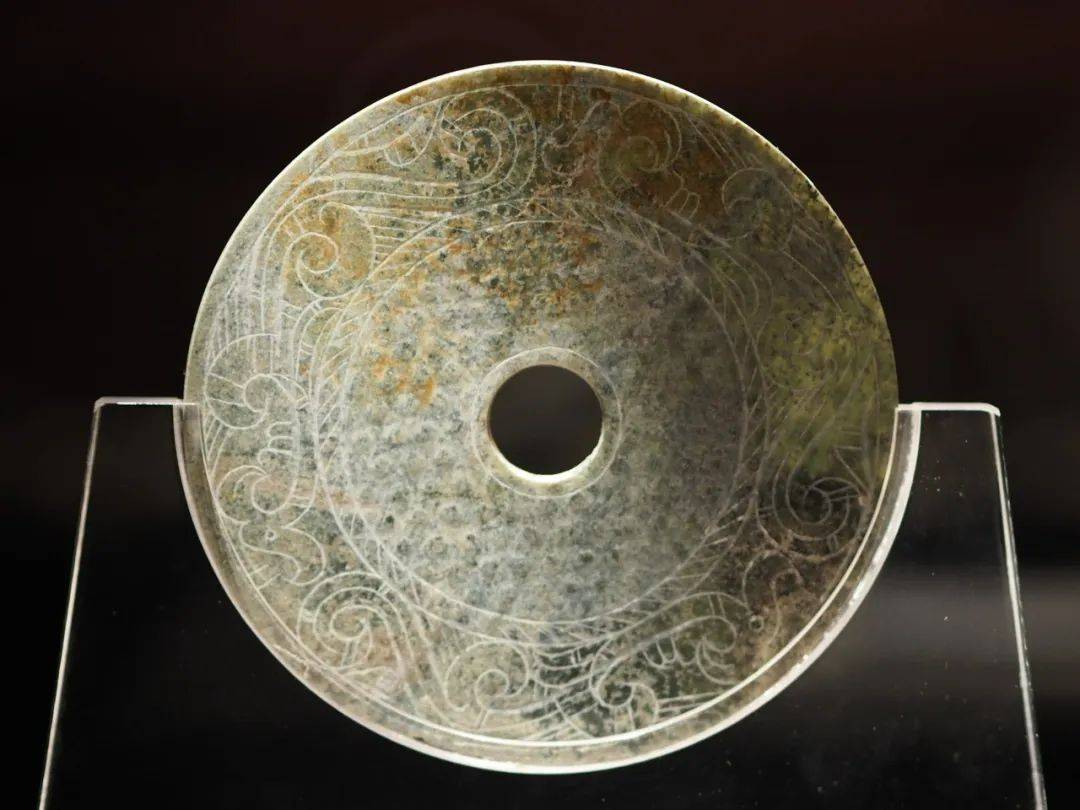 两汉的玉器史：为什么刘邦给项羽送玉璧，汉武帝死后要穿玉衣？