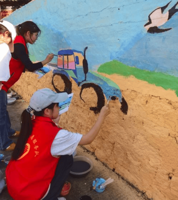 乡村围墙变身艺术画廊！珠海高校赋能“百千万工程”