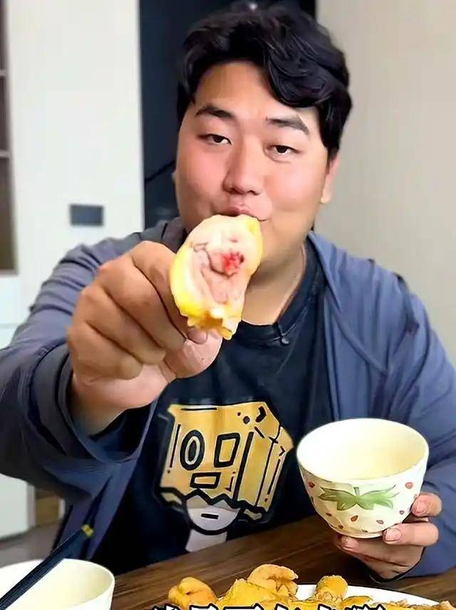 原创            因为1只白斩鸡，硬刚节目组评委，全红婵哥哥凭啥赢得满屏支持？